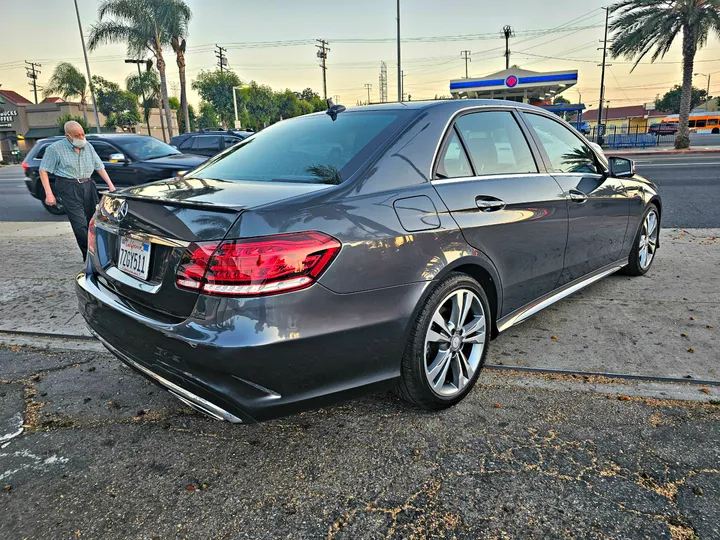 GREY, 2014 MERCEDES-BENZ E-CLASS Image 7