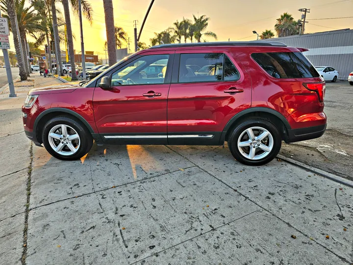 BURGUNDY, 2018 FORD EXPLORER Image 4