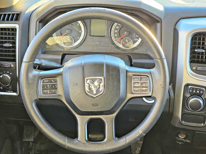 WHITE, 2019 RAM 1500 CLASSIC CREW CAB Image 12