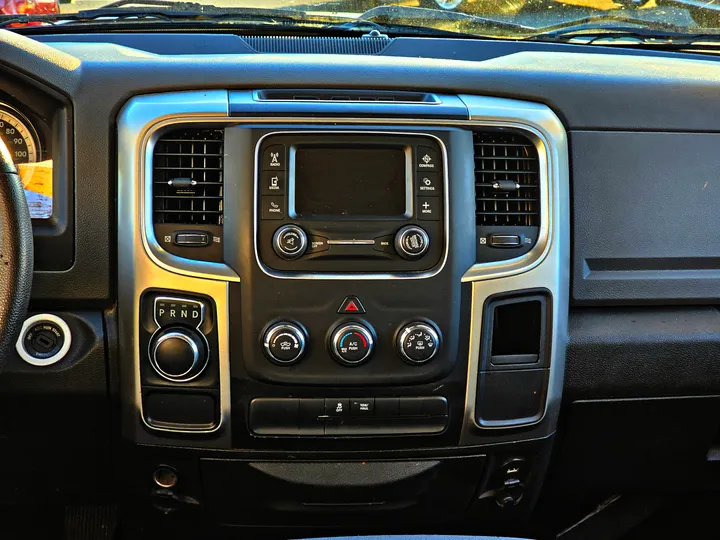 WHITE, 2019 RAM 1500 CLASSIC CREW CAB Image 13