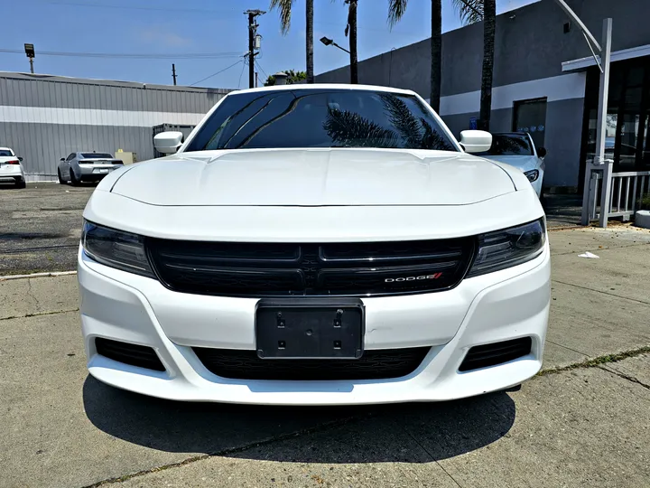 WHITE, 2018 DODGE CHARGER Image 3