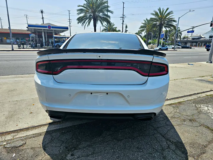 WHITE, 2018 DODGE CHARGER Image 7