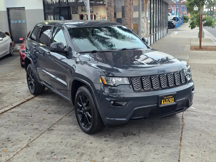 GREY, 2017 JEEP GRAND CHEROKEE Image 2