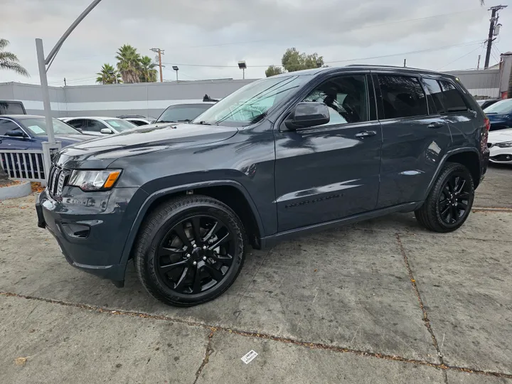 GREY, 2017 JEEP GRAND CHEROKEE Image 5