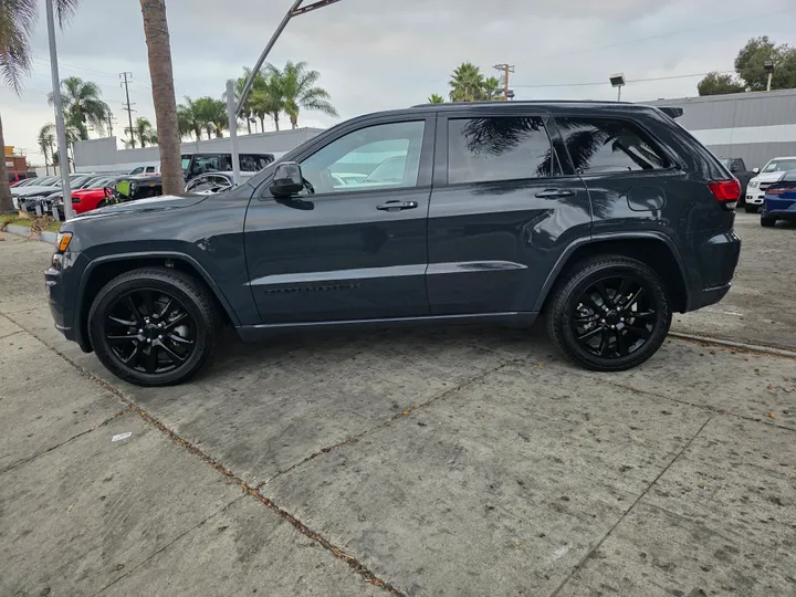 GREY, 2017 JEEP GRAND CHEROKEE Image 7