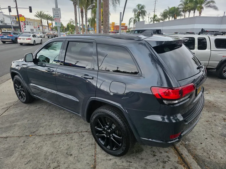GREY, 2017 JEEP GRAND CHEROKEE Image 9
