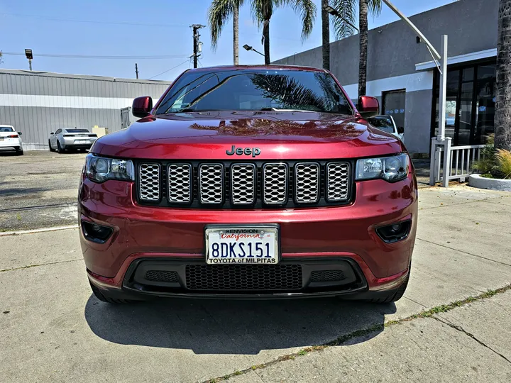 BURGUNDY, 2018 JEEP GRAND CHEROKEE Image 2