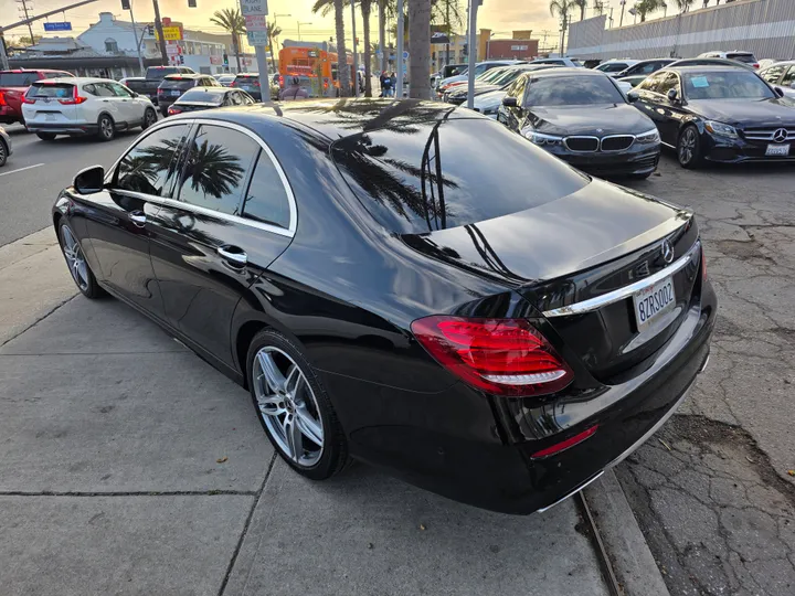 BLACK, 2018 MERCEDES-BENZ E-CLASS Image 9