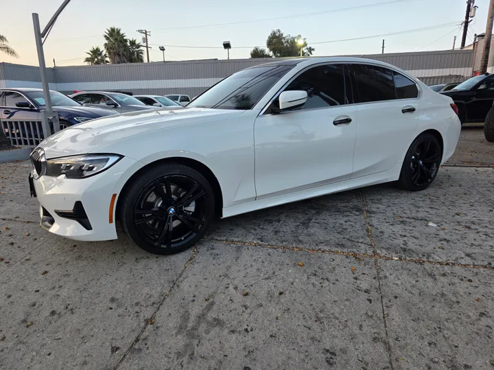 WHITE, 2019 BMW 3 SERIES Image 3