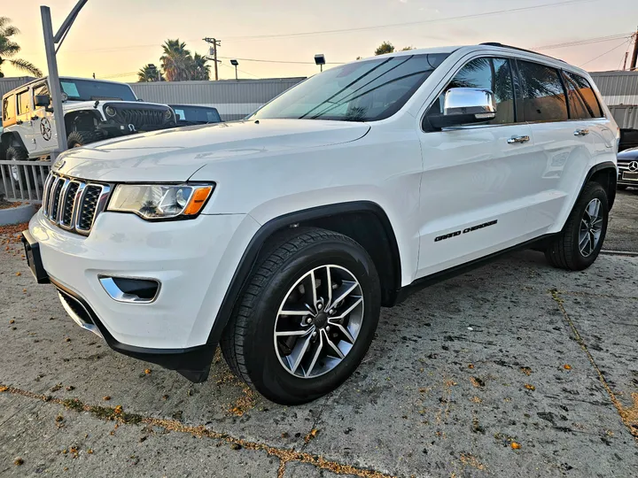 WHITE, 2020 JEEP GRAND CHEROKEE Image 3