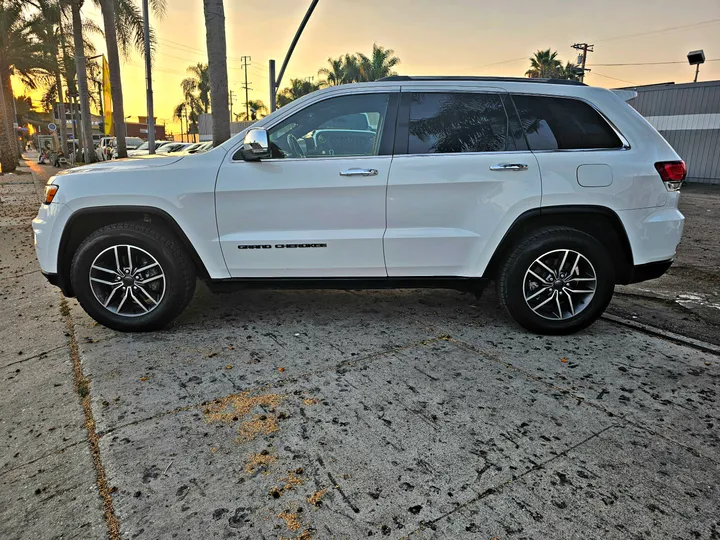 WHITE, 2020 JEEP GRAND CHEROKEE Image 4