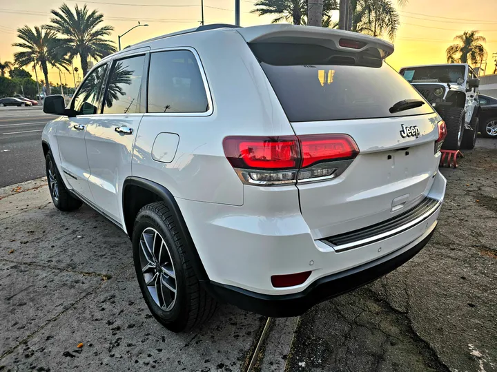 WHITE, 2020 JEEP GRAND CHEROKEE Image 5