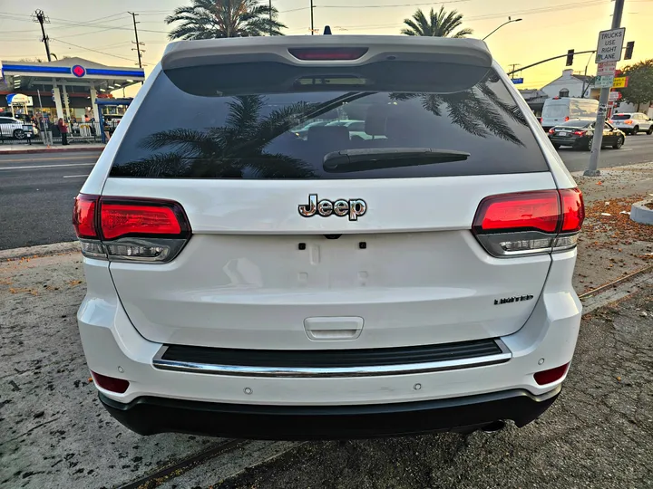 WHITE, 2020 JEEP GRAND CHEROKEE Image 6