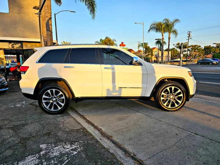 WHITE, 2018 JEEP GRAND CHEROKEE Image 8