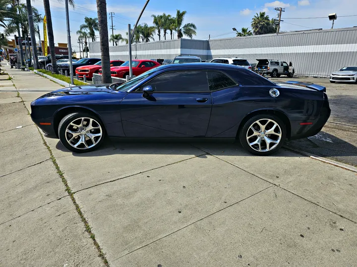 BLUE, 2015 DODGE CHALLENGER Image 4