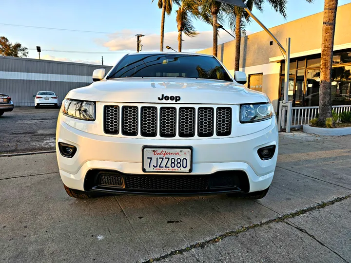 WHITE, 2015 JEEP GRAND CHEROKEE Image 2