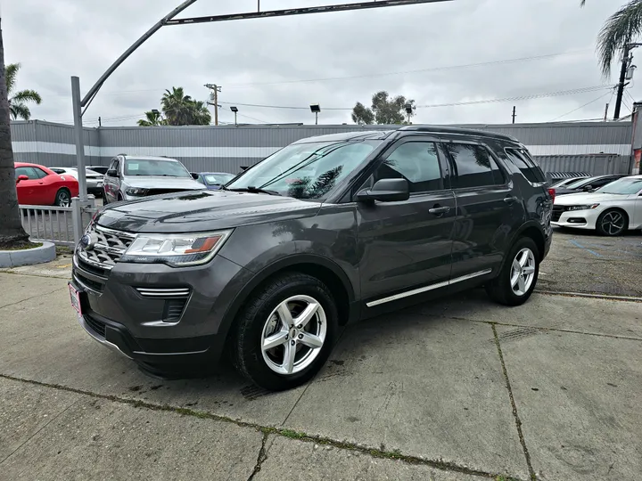 GREY, 2018 FORD EXPLORER Image 3