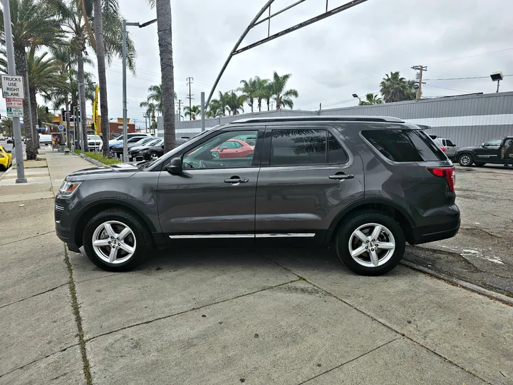 GREY, 2018 FORD EXPLORER Image 4