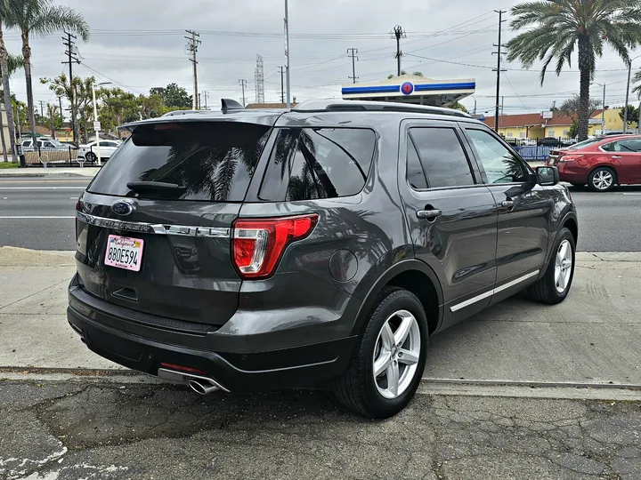 GREY, 2018 FORD EXPLORER Image 7