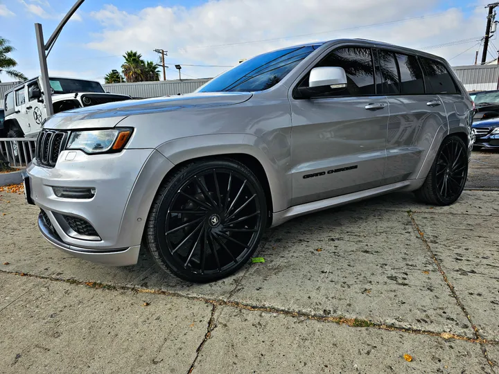 SILVER, 2018 JEEP GRAND CHEROKEE Image 4