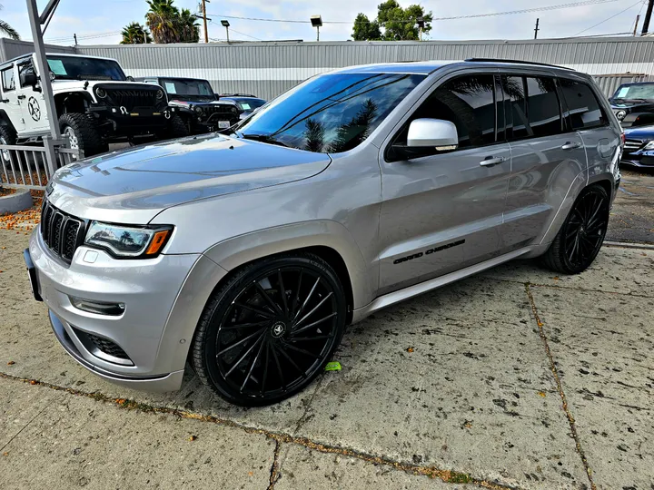 SILVER, 2018 JEEP GRAND CHEROKEE Image 5