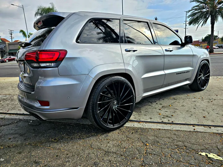 SILVER, 2018 JEEP GRAND CHEROKEE Image 9