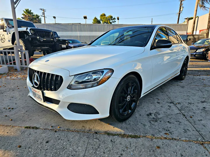 WHITE, 2017 MERCEDES-BENZ C-CLASS Image 3