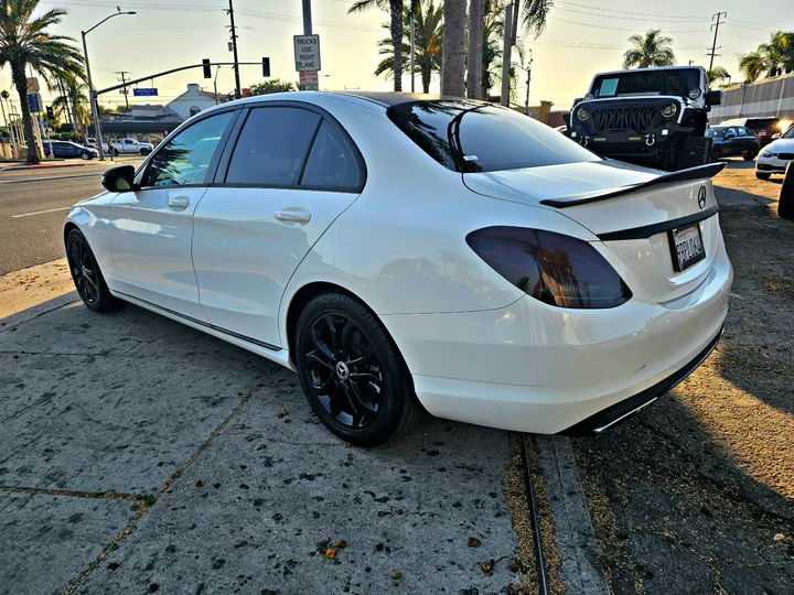 WHITE, 2017 MERCEDES-BENZ C-CLASS Image 4