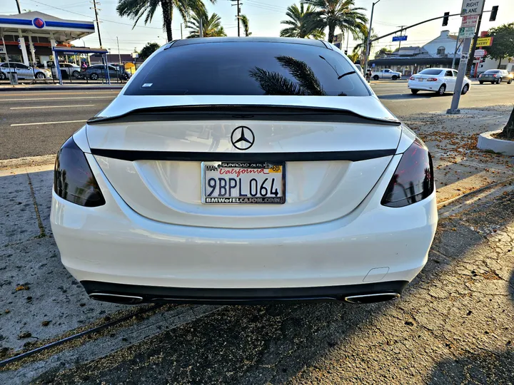 WHITE, 2017 MERCEDES-BENZ C-CLASS Image 5