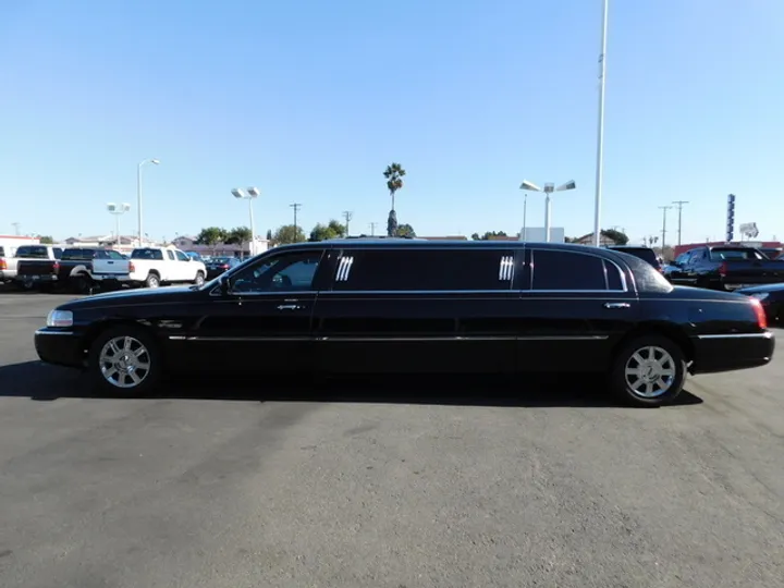 BLACK, 2007 LINCOLN TOWN CAR Image 9