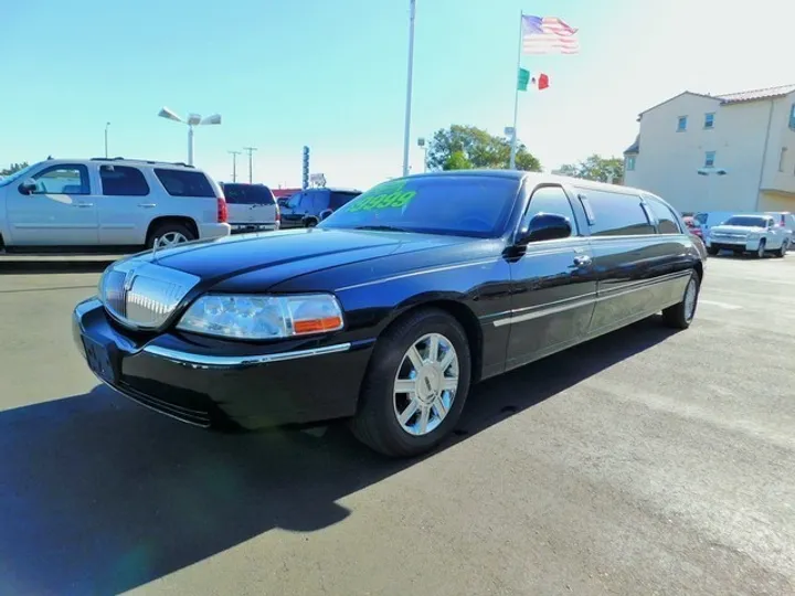 BLACK, 2007 LINCOLN TOWN CAR Image 10