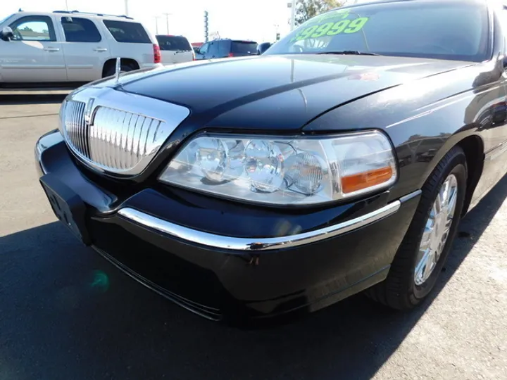 BLACK, 2007 LINCOLN TOWN CAR Image 11