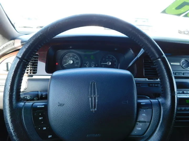 BLACK, 2007 LINCOLN TOWN CAR Image 30