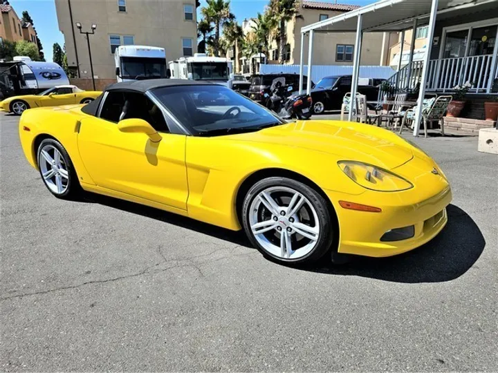 YELLOW, 2009 CHEVROLET CORVETTE Image 2