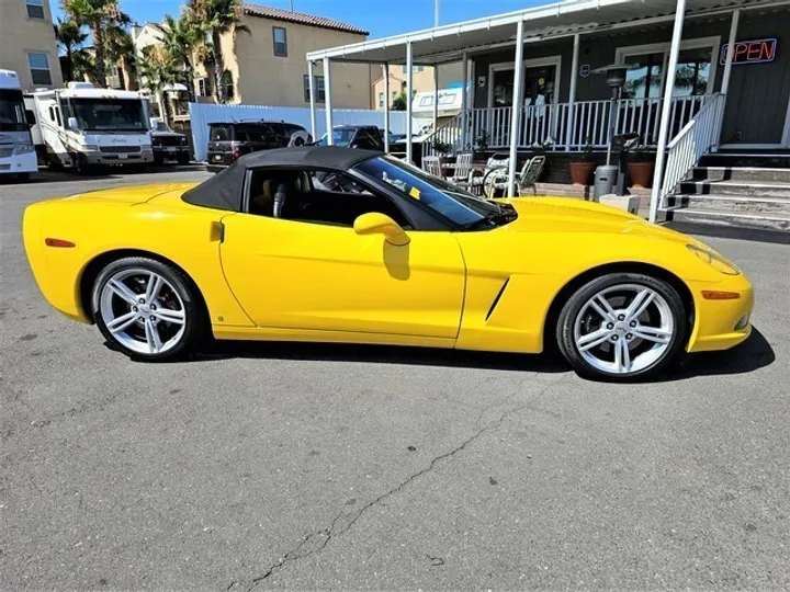 YELLOW, 2009 CHEVROLET CORVETTE Image 3