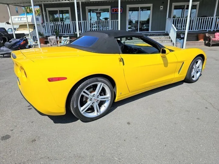 YELLOW, 2009 CHEVROLET CORVETTE Image 4