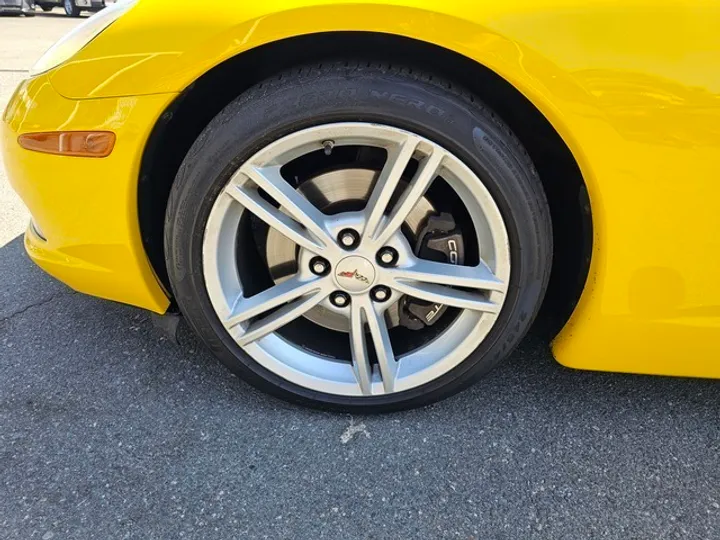 YELLOW, 2009 CHEVROLET CORVETTE Image 13