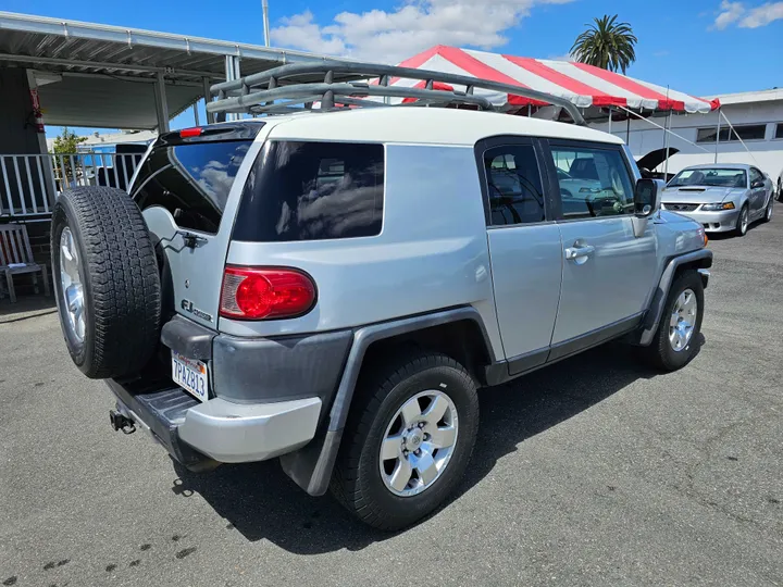 SILVER, 2007 TOYOTA FJ CRUISER Image 4