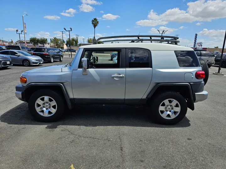 SILVER, 2007 TOYOTA FJ CRUISER Image 7