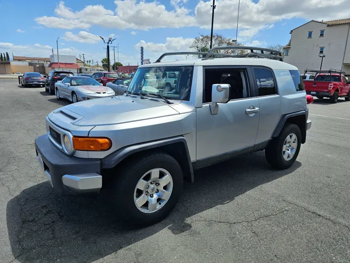 SILVER, 2007 TOYOTA FJ CRUISER Image 8