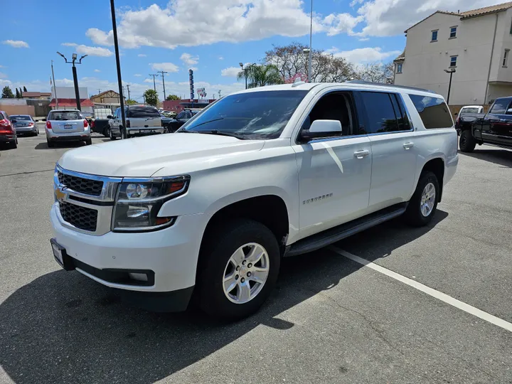 WHITE, 2016 CHEVROLET SUBURBAN Image 8