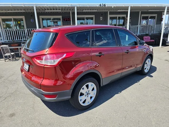 RED, 2016 FORD ESCAPE Image 4