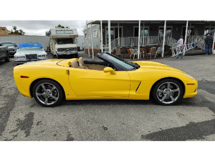 YELLOW, 2009 CHEVROLET CORVETTE Image 3