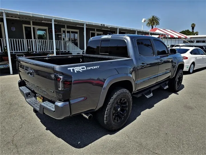 GRAY, 2017 TOYOTA TACOMA DOUBLE CAB Image 5