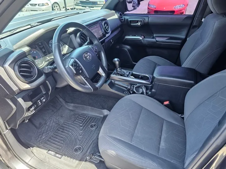 GRAY, 2017 TOYOTA TACOMA DOUBLE CAB Image 18