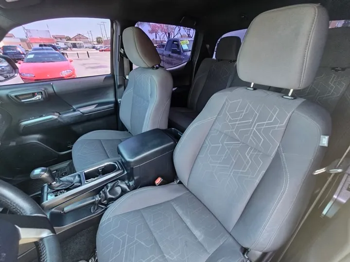 GRAY, 2017 TOYOTA TACOMA DOUBLE CAB Image 19