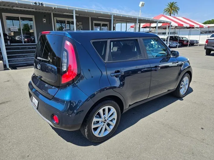 BLUE, 2018 KIA SOUL Image 4