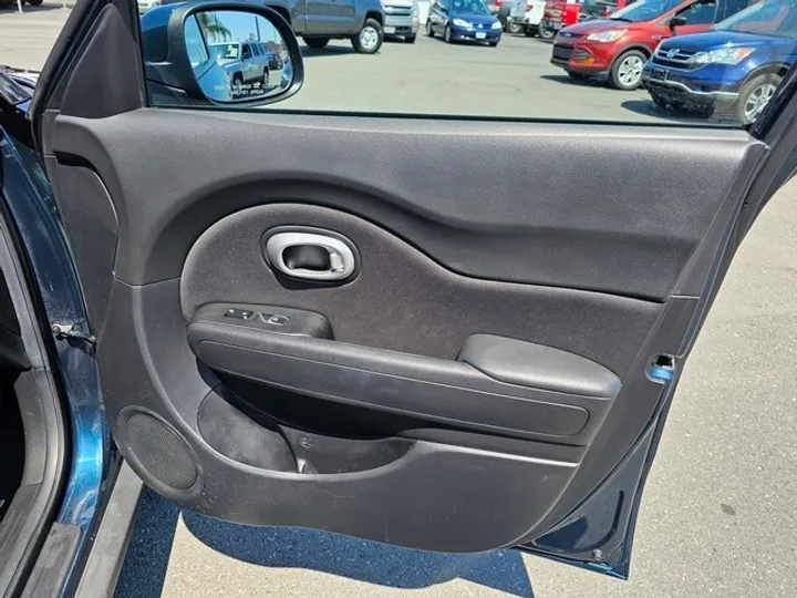 BLUE, 2018 KIA SOUL Image 22