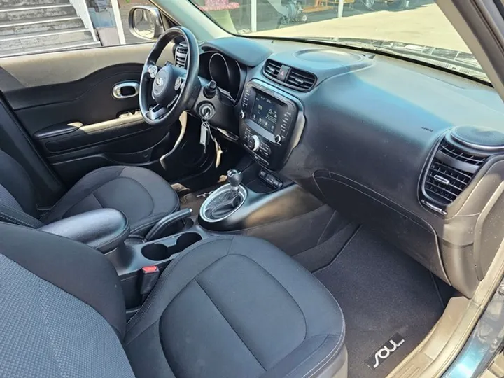 BLUE, 2018 KIA SOUL Image 23