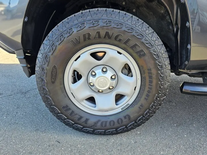 GRAY, 2016 TOYOTA TACOMA DOUBLE CAB Image 12